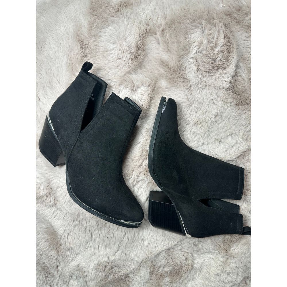 Black Isle by Journey Collection, Size‎ 7 Pull On Bootie 2 3/4 Heel, Faux Suede
